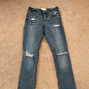 women’s ripped jeans